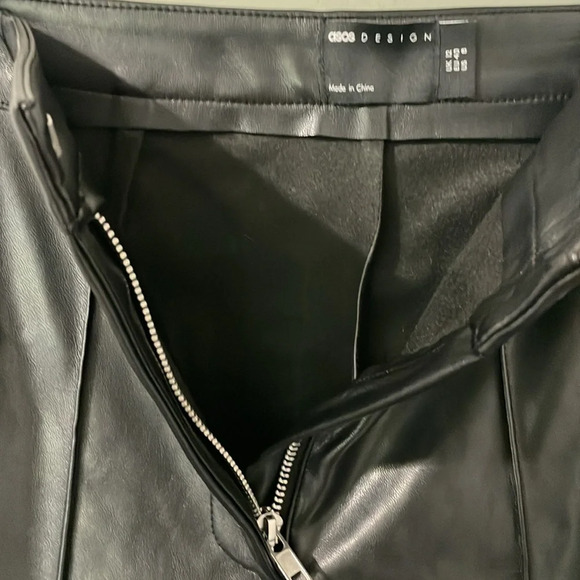 ASOS Design NWT Pleather Black High Rise Flare Pants Size 8 - Picture 4 of 10